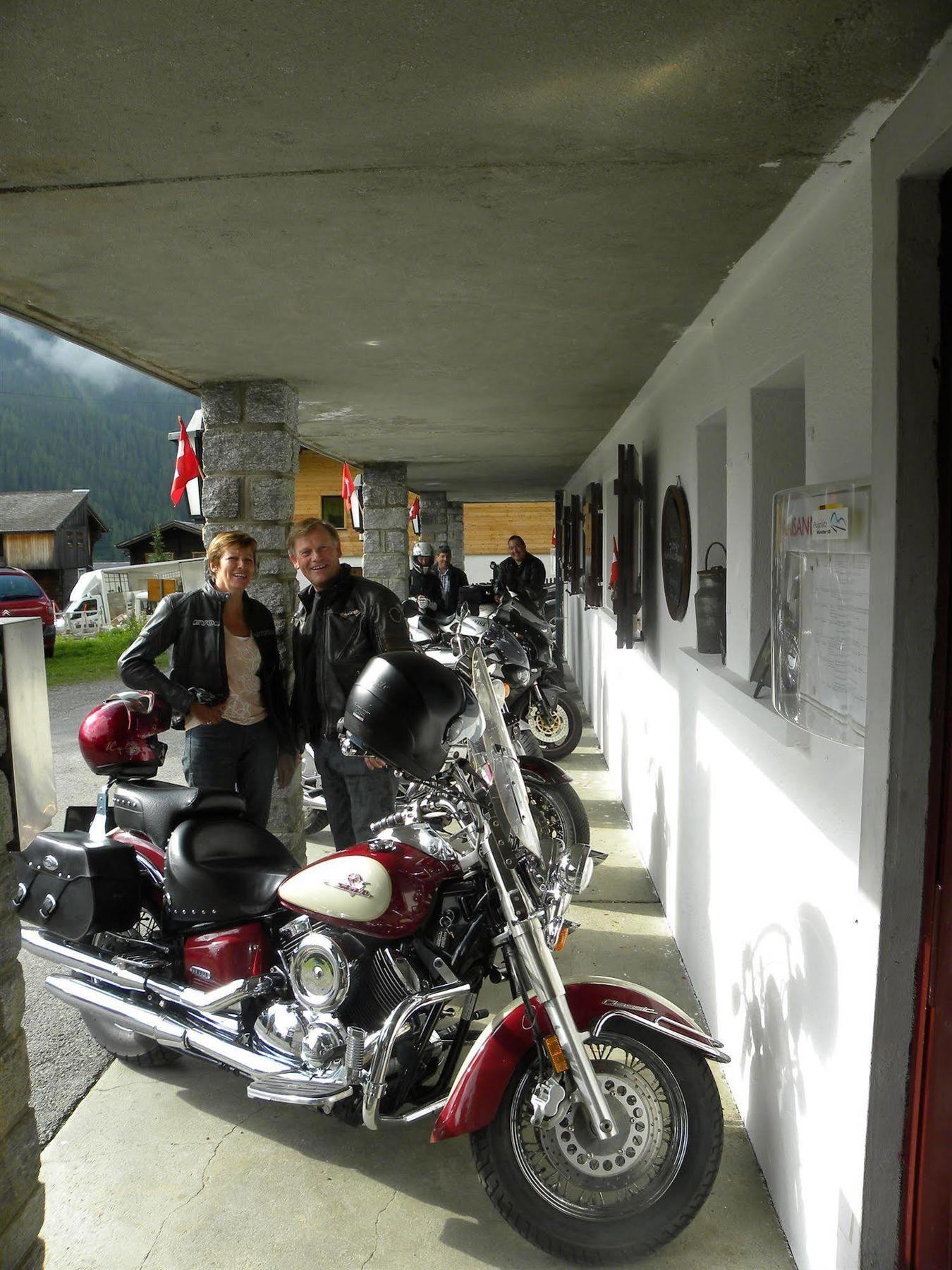 Hotel Restaurant Walliser Sonne Reckingen Exterior photo